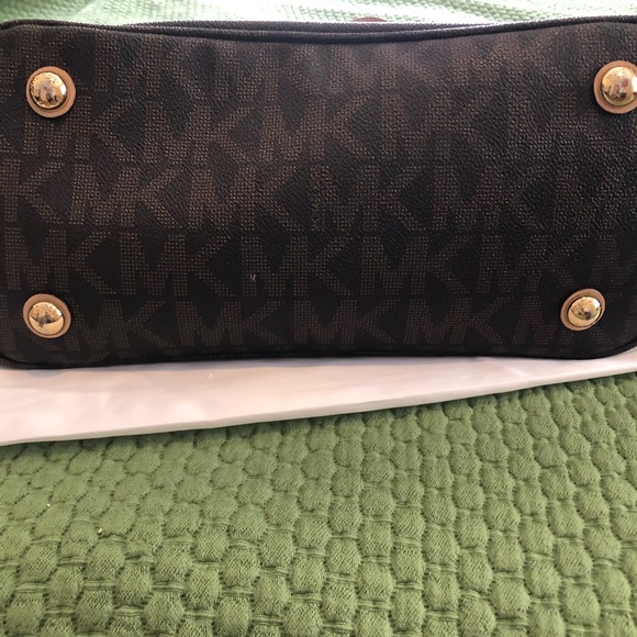 Michael Kors Signature Tote in Brown w/ Duster - Picture 6 of 14